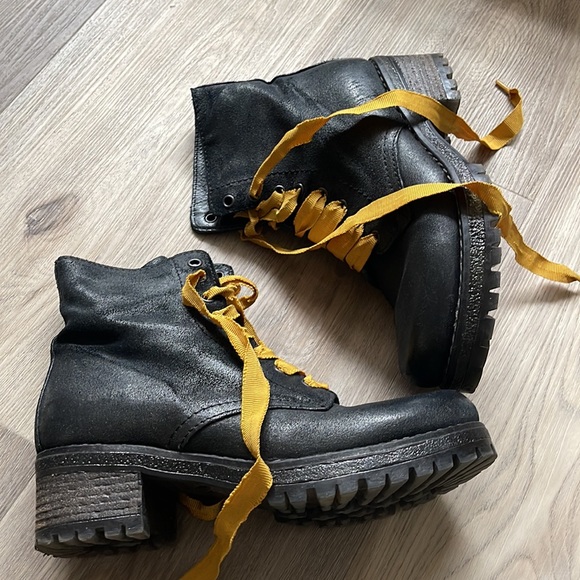 Barney’s Boot - Picture 2 of 6